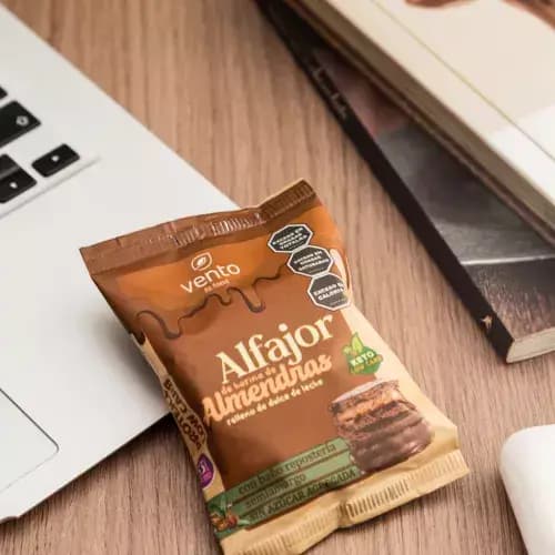 Alfajor keto vento fit relleno de ddl sin azúcar de harina de almendras