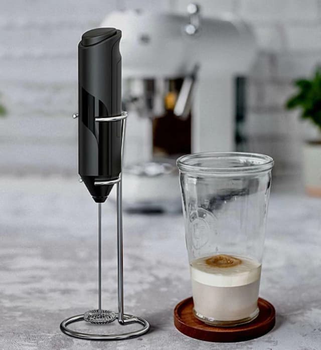 Batidor Eléctrico Espumador de Leche/Café Classic con Soporte